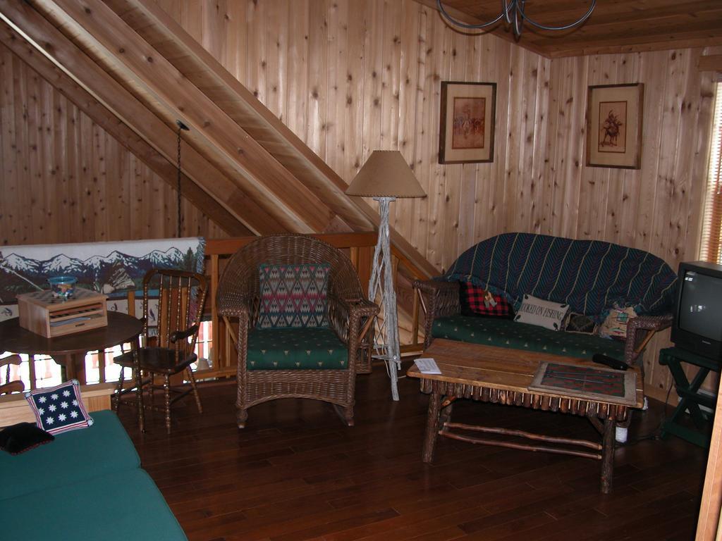 Montana Spirit Guest Lodge Cliff Lake الغرفة الصورة
