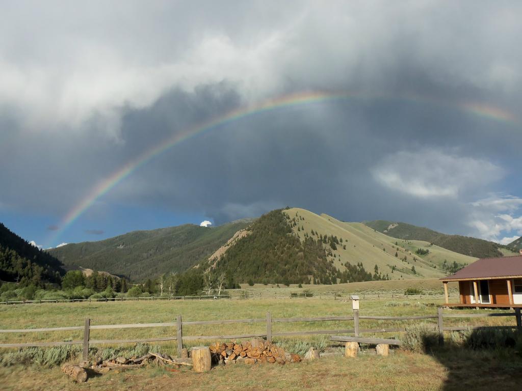 Montana Spirit Guest Lodge Cliff Lake الغرفة الصورة