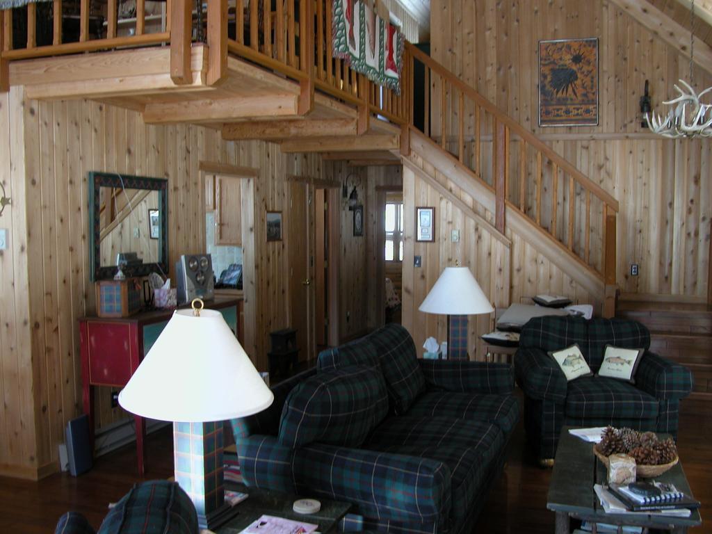 Montana Spirit Guest Lodge Cliff Lake الغرفة الصورة